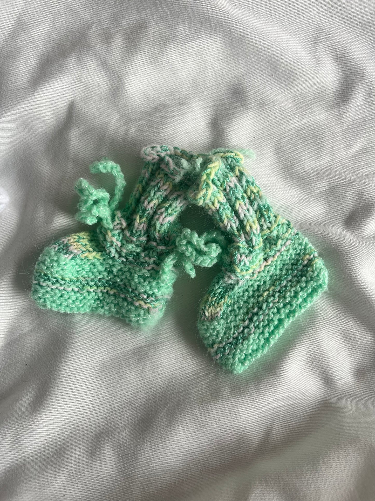 Pantoufles tricotées vert (0-3m)