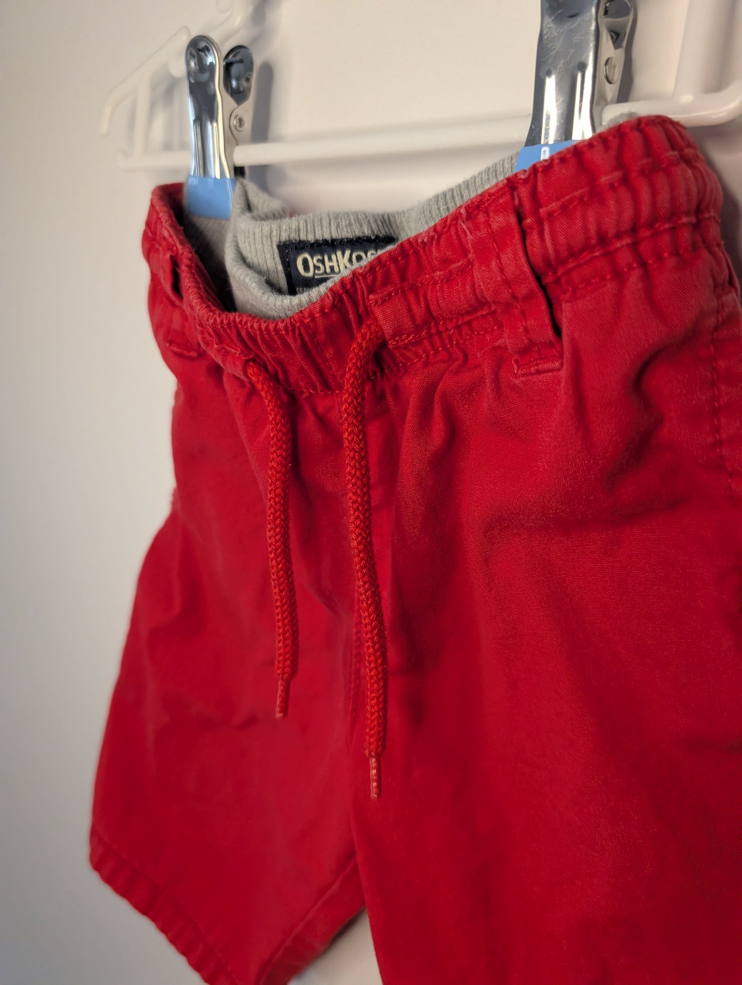 Short rouge Oshkosh B’gosh (24mois)